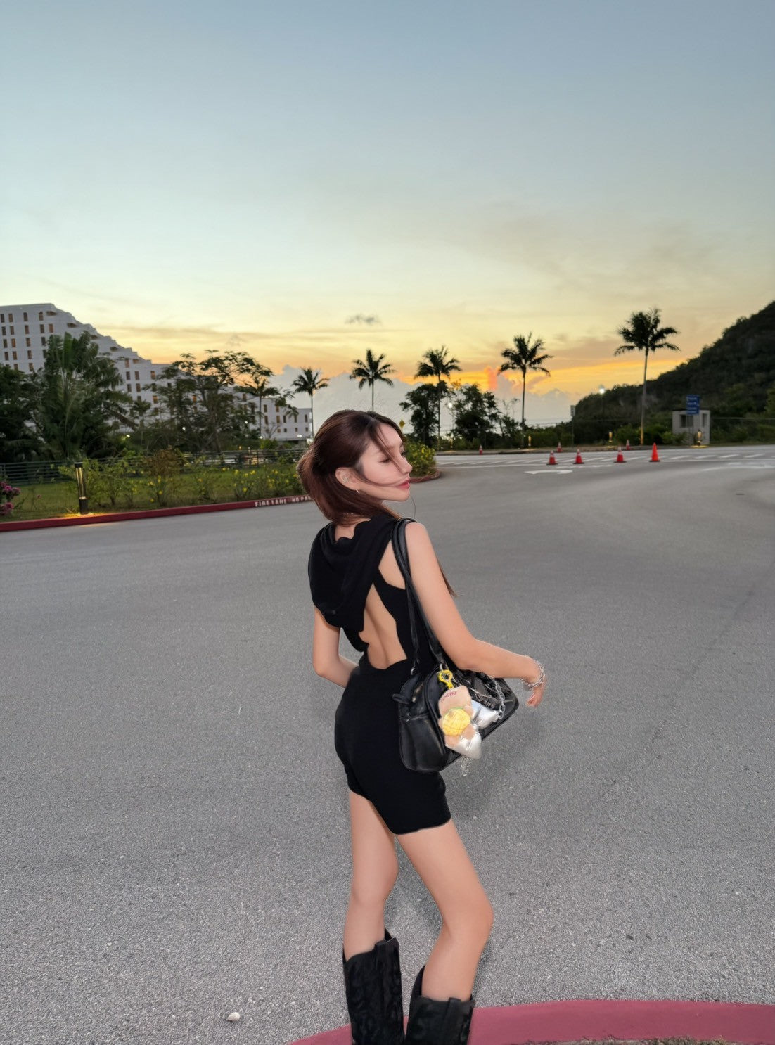 BACK OPEN sleeveless hoodie