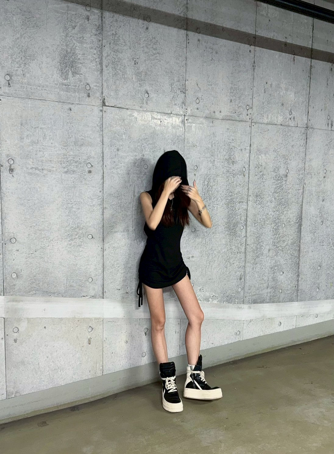 BACK OPEN sleeveless hoodie