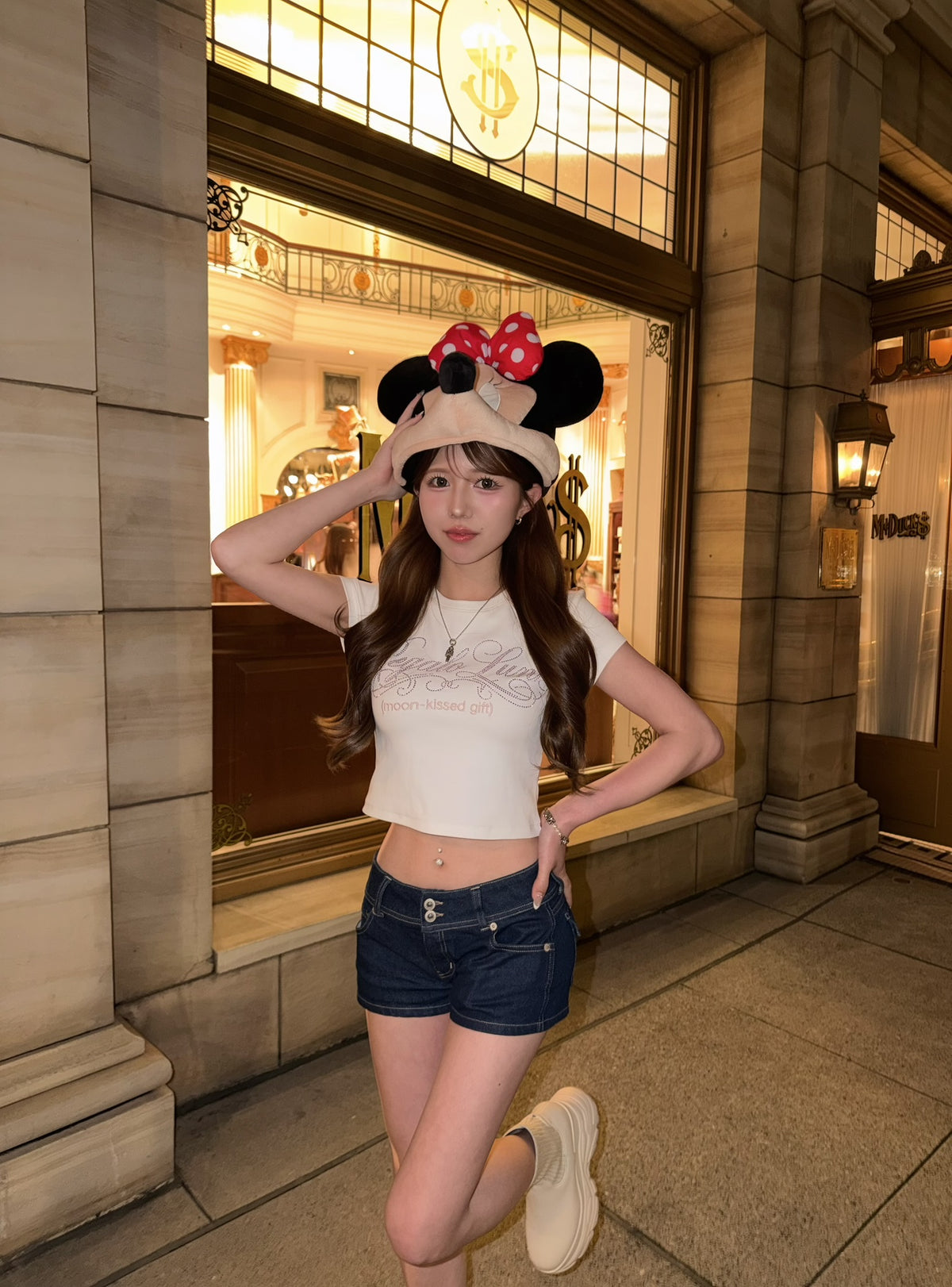 FITTED RHINESTONE TEE