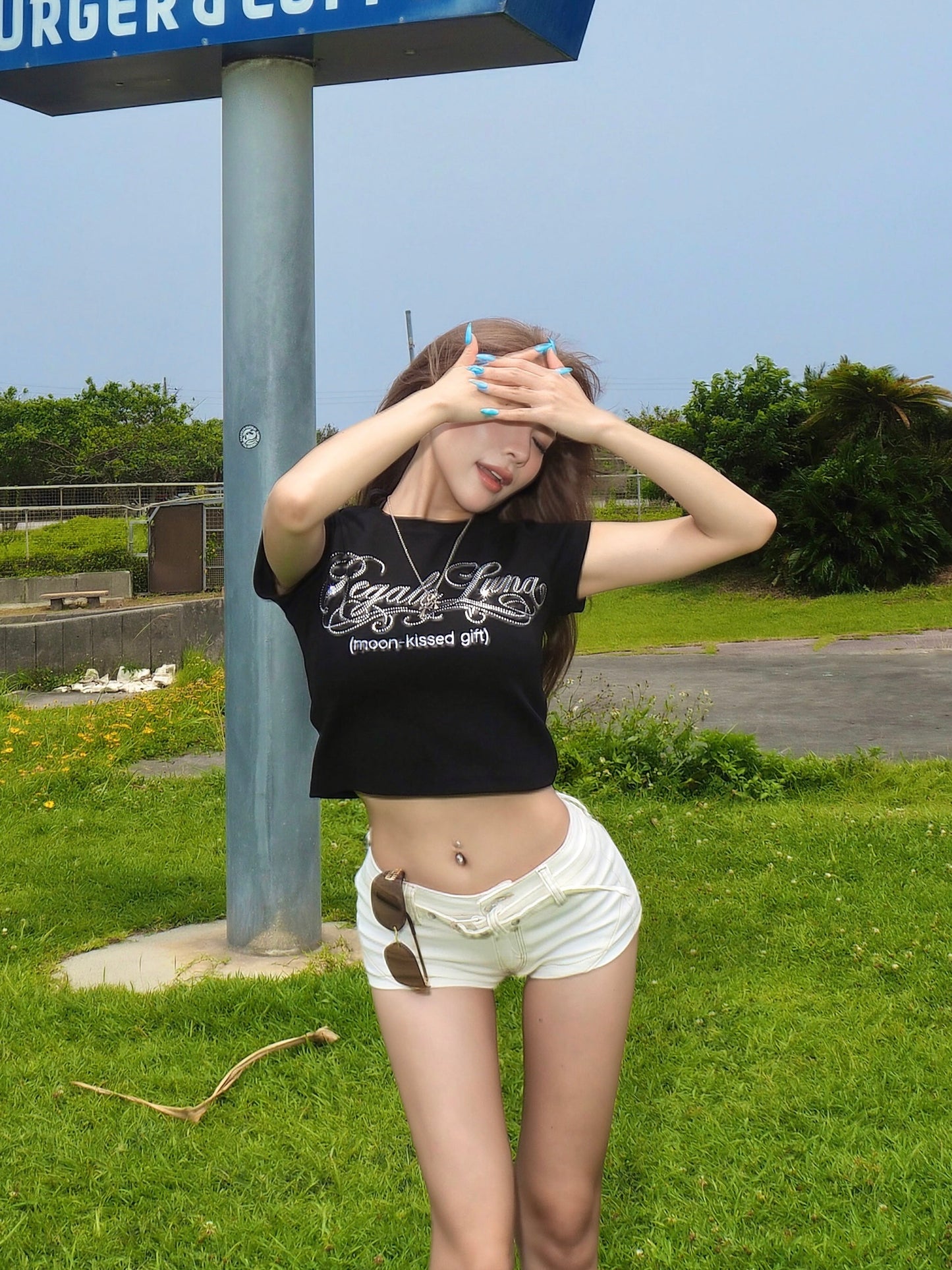 7/29 Resale start　FITTED RHINESTONE TEE