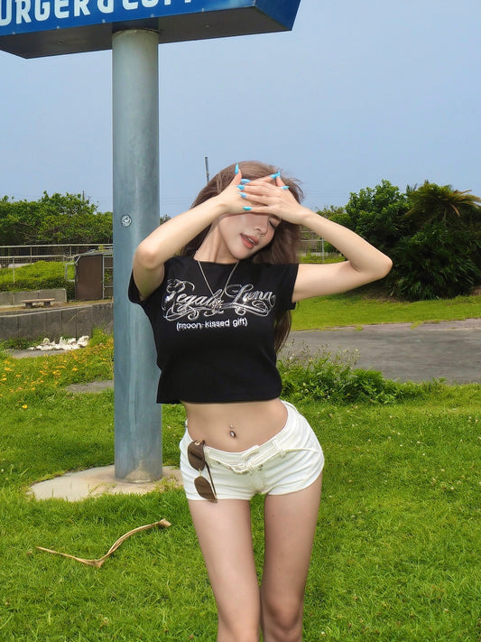 FITTED RHINESTONE TEE