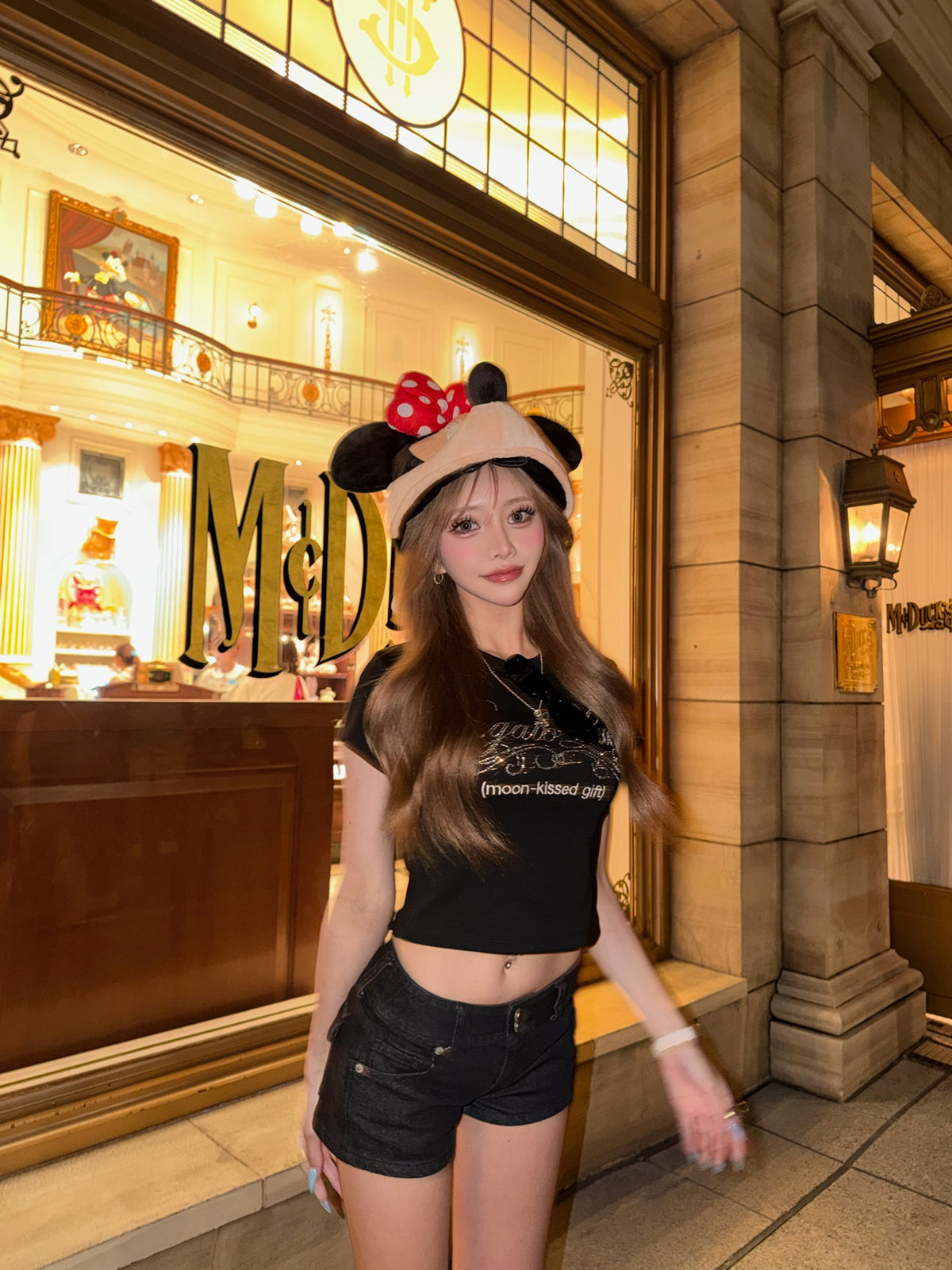 FITTED RHINESTONE TEE