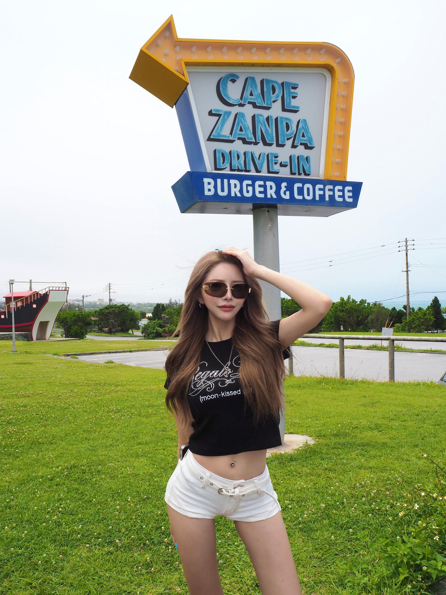 7/29 Resale start　FITTED RHINESTONE TEE